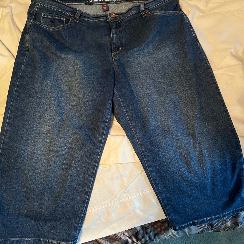 Gloria Vanderbilt blue jean capris
